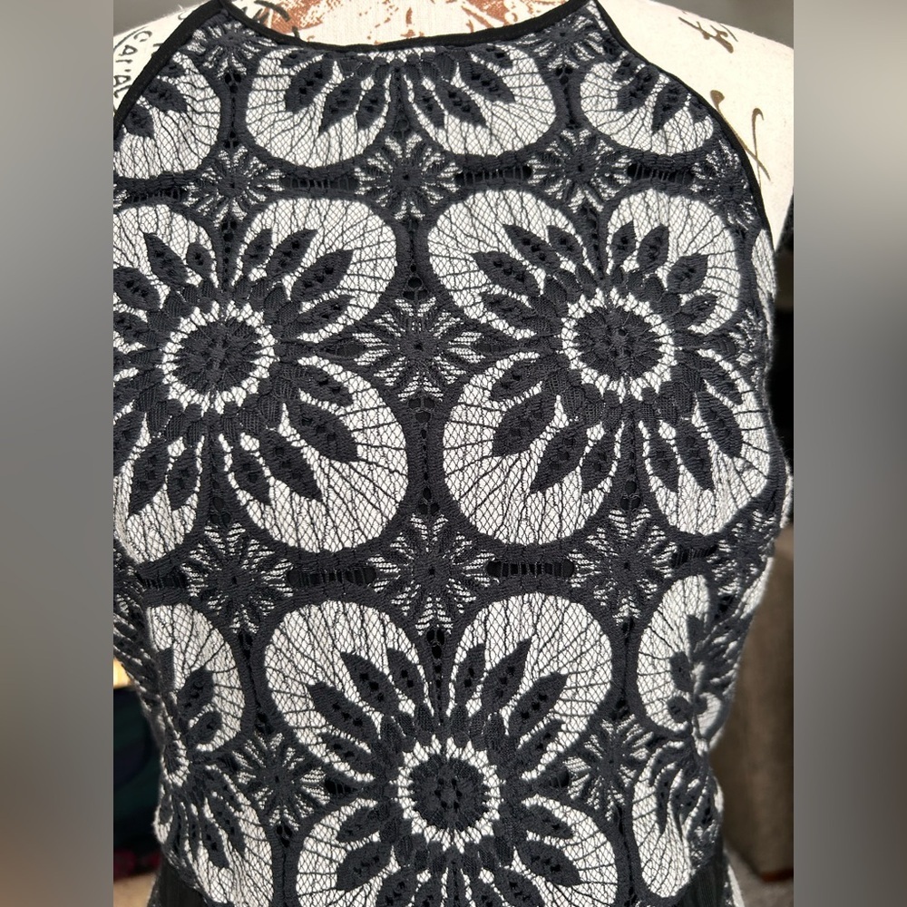 Banana Republic Women’s Lace Overlay Razorback Midi Dress size XS - Picture 6 of 9